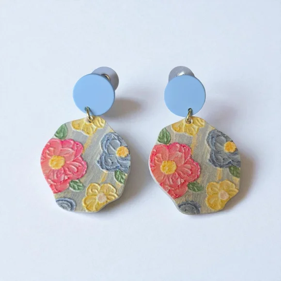 Flowerful‎ Colorful Embossed Acrylic Earrings with Blue Studs - Picture 8 of 12